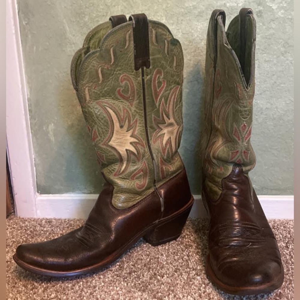 Ariat Women’s Snip Toe Cowgirl Boots Size 7B